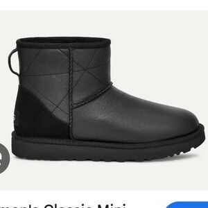 NWT Classic Mini Black Ugg 7